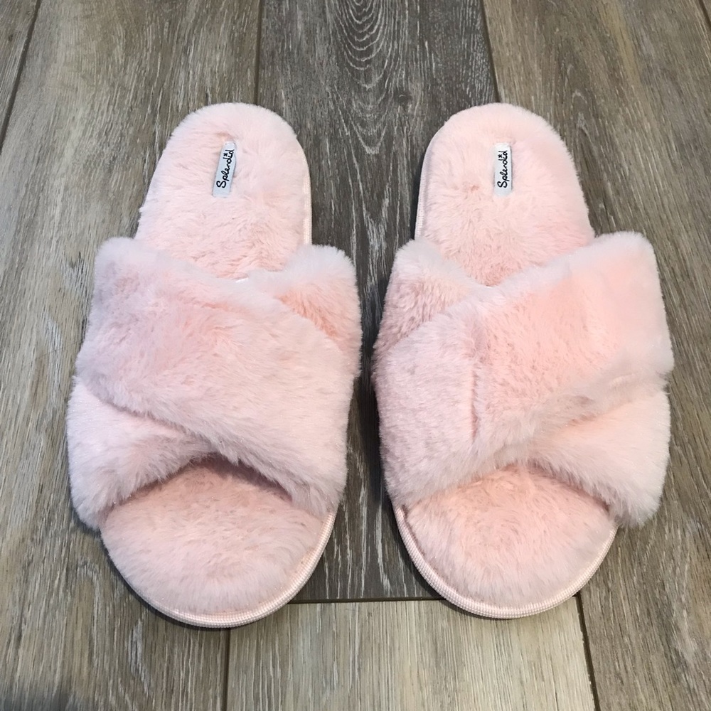NEW Splendid Pink Faux Fur Slippers M/L 8-11 - Picture 2 of 5